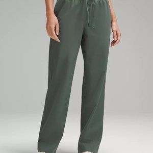 NWT LULULEMON Straight-Leg Mid-Rise Luxtreme Pant Regular